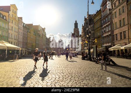 Breslau, Polen Mai 2023 Breslau zentraler Marktplatz mit alten Häusern. Historische Hauptstadt Schlesiens, Europa. Rathaus Archite Stockfoto