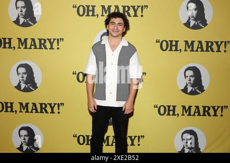 Ny. Juni 2024. Tony Macht bei der Pressekonferenz für OH, MARY! Cast & Creatives Meet the Press, The Players NYC, New York, New York, New York, 25. Juni, 2024. Quelle: Manoli Figetakis/Everett Collection/Alamy Live News Stockfoto