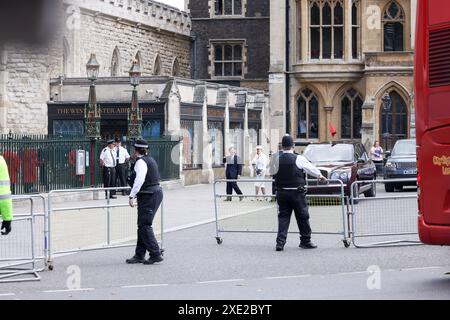 Japans Kaiser Naruhito und Kaiserin Masako besuchen das Vereinigte Königreich und haben an einer Begrüßungszeremonie in der Hauptstadt London teilgenommen. Das kaiserliche Paar wurde offiziell von König Charles nach Großbritannien eingeladen Stockfoto