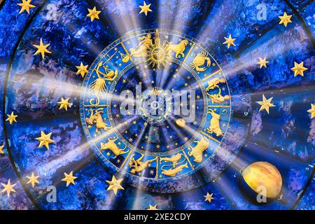 Astrologischer Hintergrund. Vintage-Illustrationen, Grunge-Design. Vorstellung von Schicksal, Vermögen, Esoterik, Magie, geheimnisvoll Stockfoto