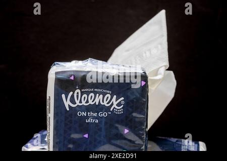 Calgary, Alberta, Kanada. September 2023. Kleenex Kosmetiktücher Für Unterwegs. Reisetücher im Taschenformat weiches Kosmetiktuch Stockfoto