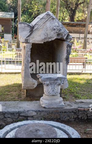 Skulpturen und antike Ruinen in der Side, Manavgat Archäologiemuseum Stockfoto