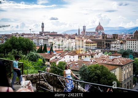 Florenz, Frankreich. Juni 2024. Das Bild zeigt die Vorbereitungen für das Radrennen 2024 Tour de France am Dienstag, den 25. Juni 2024, in Florenz, Italien. Die 111. Ausgabe der Tour de France beginnt am Samstag, den 29. Juni in Florenz, Italien, und endet am 21. Juli in Nizza. BELGA FOTO JASPER JACOBS Credit: Belga News Agency/Alamy Live News Stockfoto