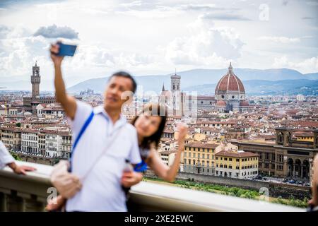 Florenz, Frankreich. Juni 2024. Das Bild zeigt die Vorbereitungen für das Radrennen 2024 Tour de France am Dienstag, den 25. Juni 2024, in Florenz, Italien. Die 111. Ausgabe der Tour de France beginnt am Samstag, den 29. Juni in Florenz, Italien, und endet am 21. Juli in Nizza. BELGA FOTO JASPER JACOBS Credit: Belga News Agency/Alamy Live News Stockfoto