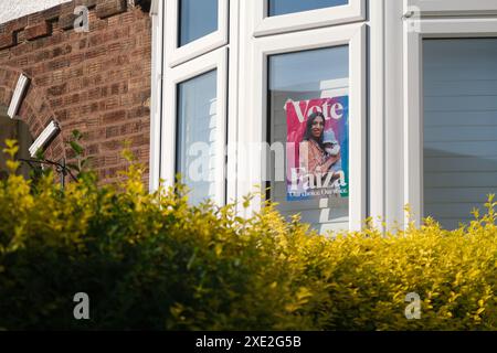 Poster für Faiza Shaheen, die ehemalige Labour-Kandidatin in Chingford und Woodford Green, die jetzt als unabhängige Partei kandidiert Stockfoto