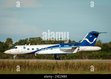 Cape Canaveral, Vereinigte Staaten. Juni 2024. Ein Blick auf die Gulfstream IV National Oceanic and Atmospheric Administration (NOAA) im Kennedy Space Center der NASA in Cape Canaveral, Florida, am 25. Juni 2024. (Foto: Edgardo J. Medina Millán/SIPA USA) Credit: SIPA USA/Alamy Live News Stockfoto