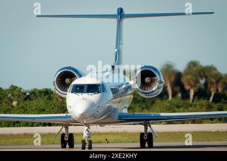 Cape Canaveral, Vereinigte Staaten. Juni 2024. Ein Blick auf die Gulfstream IV National Oceanic and Atmospheric Administration (NOAA) im Kennedy Space Center der NASA in Cape Canaveral, Florida, am 25. Juni 2024. (Foto: Edgardo J. Medina Millán/SIPA USA) Credit: SIPA USA/Alamy Live News Stockfoto