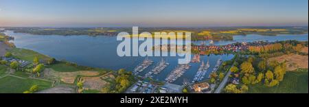 Panoramablick auf die Stadt Arnis am firth of Schlei, Schleswig-Holsten, Deutschland. Luftaufnahme von bis Stockfoto