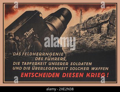 2. Weltkrieg 1943 Nazi-Deutschland Propaganda-Poster "das Genie unseres Führers, der Mut unserer Soldaten und die Überlegenheit unserer Waffen WERDEN DIESEN KRIEG BESTIMMEN, Nazi-Wehrmachtarmee mit einem großen Feldgewehr namens THOR. Operation Barbarossa 2. Weltkrieg Thor' - selbstfahrende deutsche Haubitze, die 1941 bei Belagerungen der UdSSR Sewastopol und Leningrad eingesetzt wurde Stockfoto