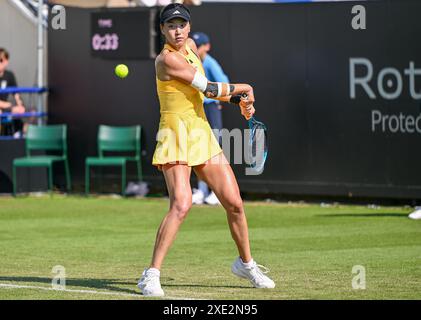 Eastbourne, Großbritannien, 25. Juni 2024. Daria KASATKINA schlug Xinyu WANG (PIC) während des Rothesay International Tennis Tournament im Devonshire Park, Eastbourne, East Sussex, Großbritannien. Stockfoto