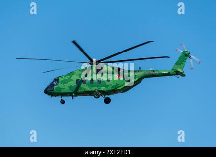 SCHUKOWSKI, RUSSLAND - 1. SEPTEMBER 2019: Demonstration des Hubschraubers Mi-38 der russischen Luftwaffe bei MAKS-2019, Russland Stockfoto