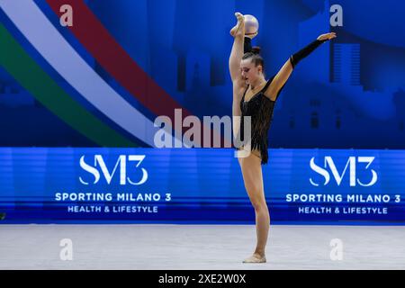 Margarita Kolosov (GER) wurde bei den Finalen der FIG-Weltmeisterschaft im Rhythmischen Gymnastik 2024 Milano im Unipol Forum gesehen. Stockfoto