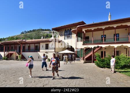 Bakhchisaray, Krim - 2. Juli. 2019. Palastplatz am Eingang zum Khan-Palast Stockfoto