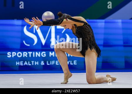 Margarita Kolosov (GER) wurde bei den Finalen der FIG-Weltmeisterschaft im Rhythmischen Gymnastik 2024 Milano im Unipol Forum gesehen. Stockfoto