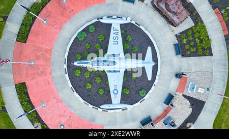 Luftaufnahme des USAF Jet Memorial mit Wegen und Landschaftsgestaltung Stockfoto