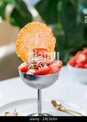 Erdbeere Sundae Ice Cream Fraise Melba Stockfoto