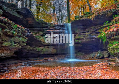 Dundee Falls im Herbst, Beach City Wilderness Area, Ohio Stockfoto