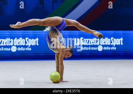 Mailand, Italien. Juni 2024. Ekaterina Vedeneeva (SLO) wurde bei den Finalen der FIG-Weltmeisterschaft im Rhythmischen Gymnastik 2024 im Unipol Forum gesehen. (Foto: Fabrizio Carabelli/SOPA Images/SIPA USA) Credit: SIPA USA/Alamy Live News Stockfoto