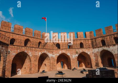 Oberer Teil des historischen Roten Turms Kizil Kule, im Schloss Alanya Stockfoto