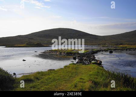 Dun an Sticir, ein Eisenzeitbroch im Loch an Sticir in North Uist in den schottischen Äußeren Hebriden, Großbritannien. Stockfoto