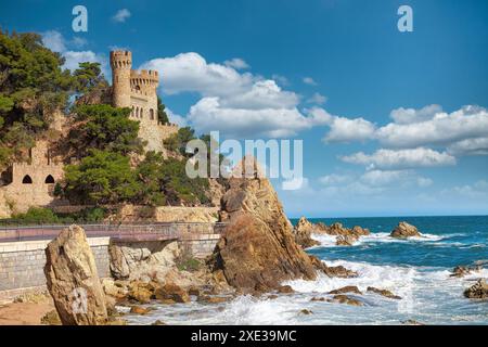 Lloret de Mar Castell Plaja an Strand Sa Caleta in der Costa Brava von Katalonien Spanien Stockfoto