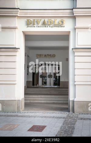 Zvolen, Slowakei - 26. November 2023 : das Jozef Gregor Tajovsky Theater ( Divadlo Jozefa Gregora Tajovskeho vo Zvolene). Zvole Stockfoto