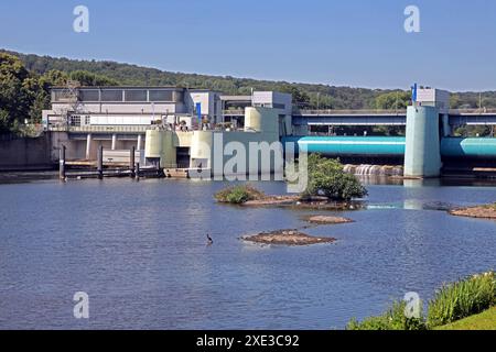 Touristenmagnet im Ruhrgebiet das Essener Naherholungsgebiet und Touristen-Hotspot Baldeneysee aus dem Jahr 1933 an der Werdener Staumauer Essen Nordrhein-Westfalen Deutschland Werden *** Touristenmagnet im Ruhrgebiet das Naherholungsgebiet Essen und touristischer Hotspot Baldeneysee aus dem Jahr 1933 an der Werdener Staumauer Essen Nordrhein-Westfalen Deutschland Werden Stockfoto