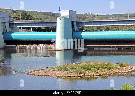 Touristenmagnet im Ruhrgebiet das Essener Naherholungsgebiet und Touristen-Hotspot Baldeneysee aus dem Jahr 1933 an der Werdener Staumauer Essen Nordrhein-Westfalen Deutschland Werden *** Touristenmagnet im Ruhrgebiet das Naherholungsgebiet Essen und touristischer Hotspot Baldeneysee aus dem Jahr 1933 an der Werdener Staumauer Essen Nordrhein-Westfalen Deutschland Werden Stockfoto