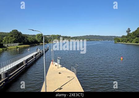 Touristenmagnet im Ruhrgebiet das Essener Naherholungsgebiet und Touristen-Hotspot Baldeneysee aus dem Jahr 1933 an der Werdener Staumauer Essen Nordrhein-Westfalen Deutschland Werden *** Touristenmagnet im Ruhrgebiet das Naherholungsgebiet Essen und touristischer Hotspot Baldeneysee aus dem Jahr 1933 an der Werdener Staumauer Essen Nordrhein-Westfalen Deutschland Werden Stockfoto