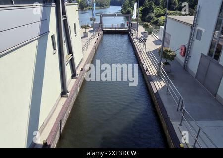 Touristenmagnet im Ruhrgebiet das Essener Naherholungsgebiet und Touristen-Hotspot Baldeneysee aus dem Jahr 1933 an der Werdener Staumauer Essen Nordrhein-Westfalen Deutschland Werden *** Touristenmagnet im Ruhrgebiet das Naherholungsgebiet Essen und touristischer Hotspot Baldeneysee aus dem Jahr 1933 an der Werdener Staumauer Essen Nordrhein-Westfalen Deutschland Werden Stockfoto