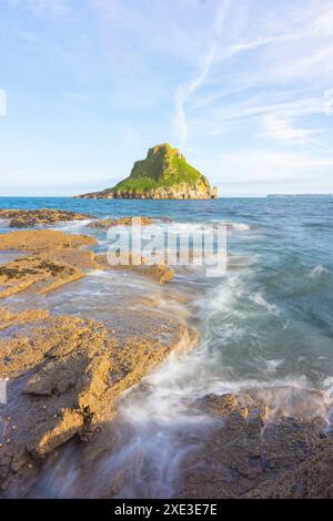 Blick auf den Meeresspiegel auf Thatcher Rock - Torquay, Devon, Großbritannien Stockfoto