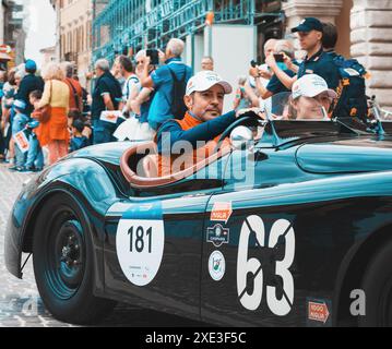 JAGUAR XK120 OTS ROADSTER 1950 Edition, reguläres Rennen für historische Autos, die am Mille Miglia-Wettbewerb teilnahmen Stockfoto