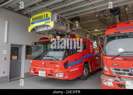 Nagahama, Präfektur Shiga, Japan. November 2023. Ein Flugplattformwagen der Feuerwehr Nagahama. Feuerwehrleute Kohoku FD Shiga Stockfoto