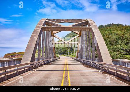 Big Creek Bridge, Oregon Scenic Road, Perspektive Auf Augenhöhe Stockfoto