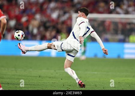 Dusan Vlahovic (Serbien) während des Spiels zur UEFA Euro Deutschland 2024 zwischen Dänemark 0-0 Serbien in der Münchener Fußballarena am 25. Juni 2024 in München. Quelle: Maurizio Borsari/AFLO/Alamy Live News Stockfoto