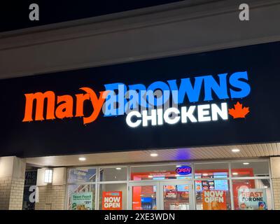 Calgary, Alberta, Kanada. Dezember 2023. Eine Nahaufnahme zu einem Mary Browns Chicken Fast Food Restaurant. Stockfoto