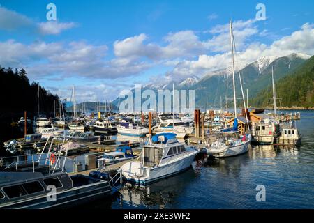 West Vancouver, Kanada – 29. Februar 2020 Horseshoe Bay Marina in Sunshine. Die Horseshoe Bay Marina in West Vancouver an einem sonnigen Tag. Stockfoto