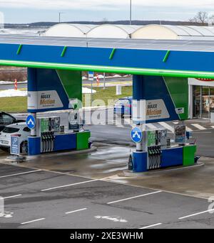 Caradice, Slowakei - 25. Dezember 2023 : OMV-Tankstelle. Tankstelle. Die OMV ist ein österreichisches multinationales Öl- und Gasunternehmen Stockfoto