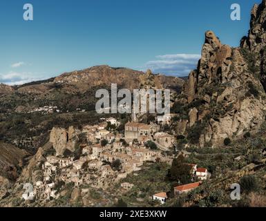 Blick auf die Geisterstadt Pentedattilo Aspromonte in Kalabrien Stockfoto