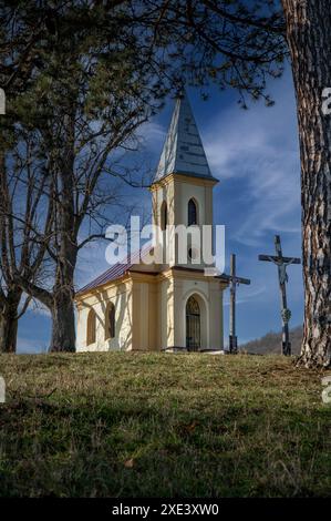 Neogotische Kapelle des Heiligen Herzens Jesu. Calvary in Zarnovica. Slowakei. Stockfoto