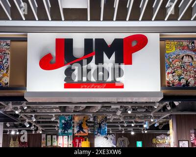 Kita Ward, Osaka, Japan. Dezember 2023. Ein Jump Shop-Schild, ein umeda-Laden in der HEP FIVE Mall. Stockfoto