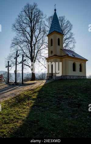 Neogotische Kapelle des Heiligen Herzens Jesu. Calvary in Zarnovica. Slowakei. Stockfoto