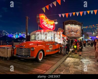 Konohana Ward, Osaka, Japan. Dezember 2023. Ein Vintage Hot Dogs Truck Food in einem Vergnügungspark. Stockfoto