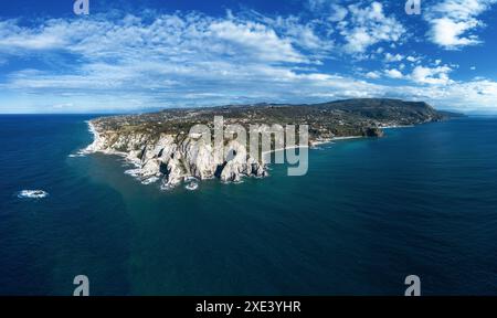 Panoramaansicht der Drohne auf Capo Vaticano in Kalabrien Stockfoto