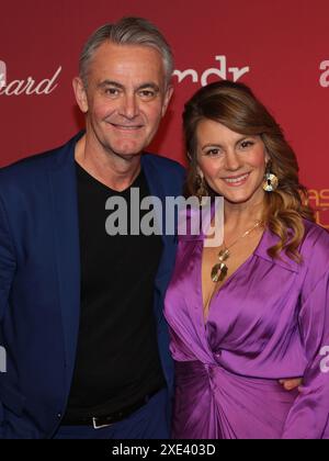 Robert Lohr und Luise BÃ¤HR bei der 29. Jose Carreras Gala 2023 am 14.12.2023 in der Medienstadt Leipzig Stockfoto