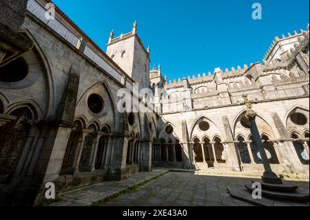 Porto, Portugal, 8. Februar 2023: Innere der Kathedrale von Porto SE do Porto. Diese Kathedrale befindet sich im Zentrum von Porto, A Stockfoto