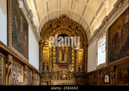 Porto, Portugal, 8. Februar 2023: Innere der Kathedrale von Porto SE do Porto. Diese Kathedrale befindet sich im Zentrum von Porto, A Stockfoto