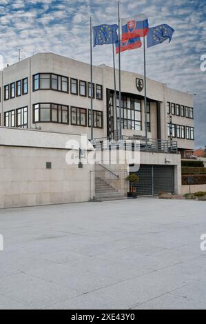 Das Gebäude des Nationalrates der Slowakischen Republik ( Narodna rada Slovenskej republiky ) in Bratislava. Slowakei. Stockfoto