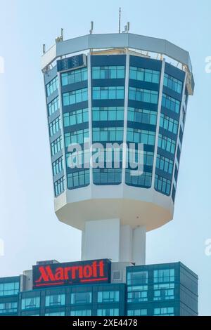 Niagara, Ontario, Kanada. Januar 2024 The Tower and Marrot Hotels. Stockfoto