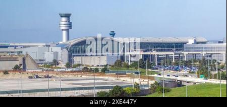 Toronto, Ontario, Kanada. Juni 2024. Lester B. Pearson International Airport, Kontrollturm. Stockfoto